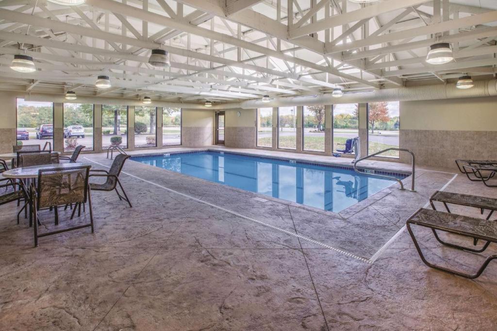 Country Inn & Suites By Radisson, Canton Near Hall Of Fame North Canton Eksteriør bilde