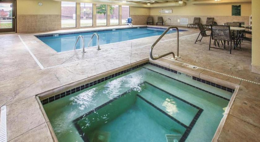 Country Inn & Suites By Radisson, Canton Near Hall Of Fame North Canton Eksteriør bilde